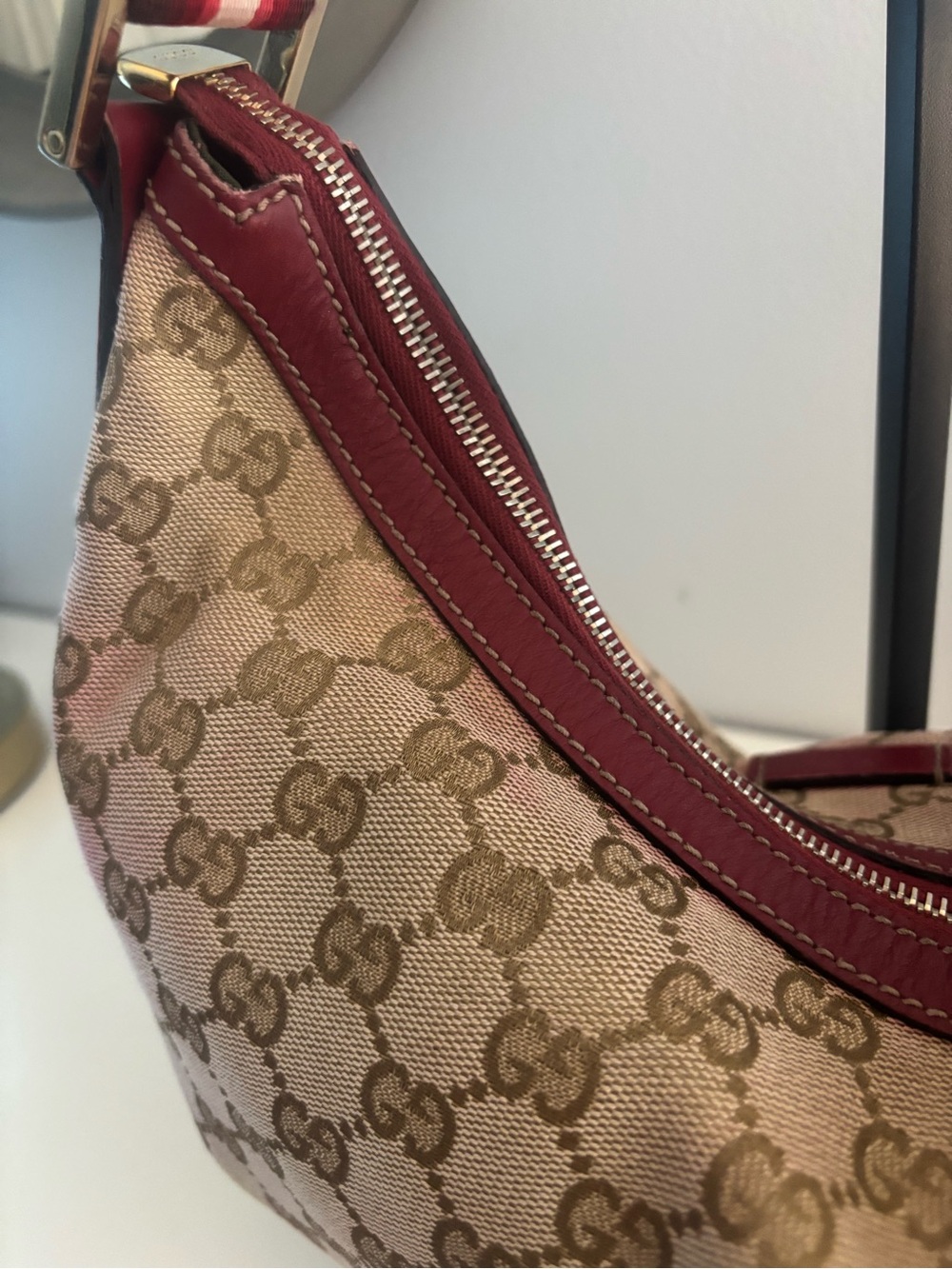 Gucci Beige GG Canvas hobo Shoulder /crossbody Bag with red Trim - Picture 12 of 16